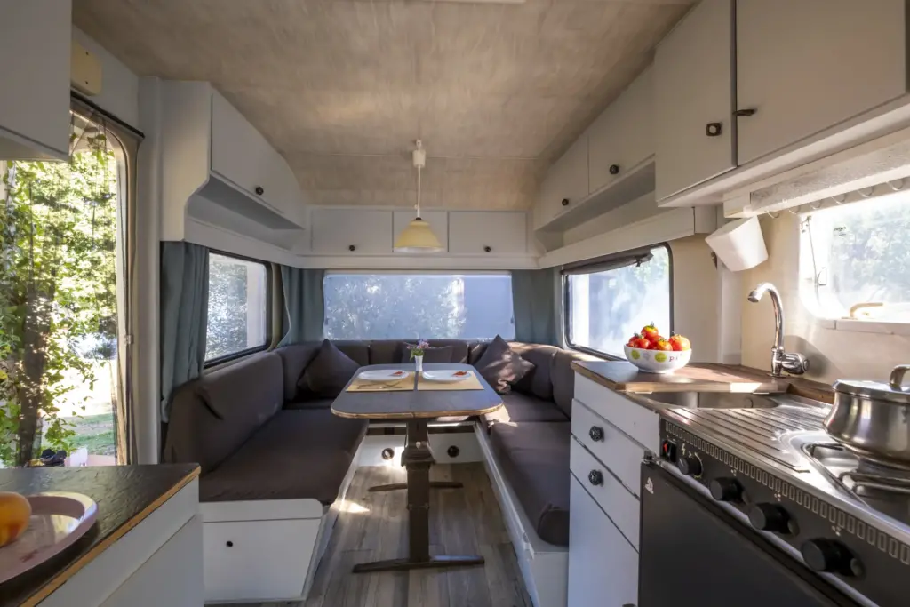 retro-caravan-asteri-0