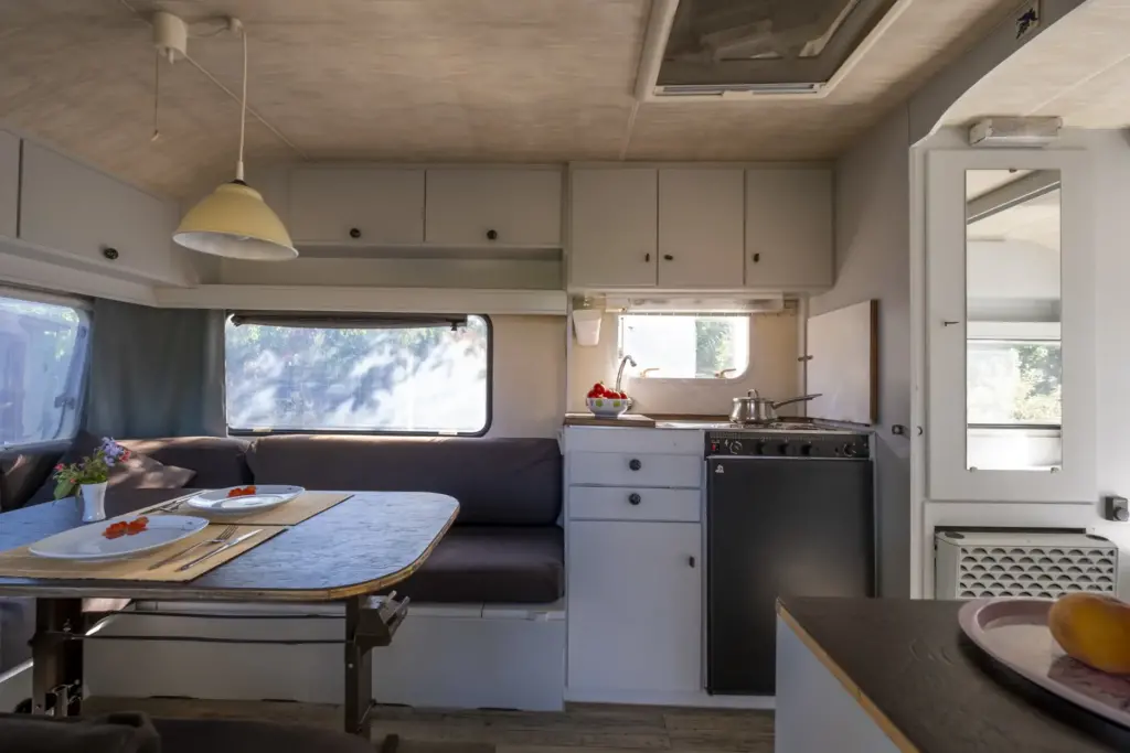 retro-caravan-asteri-2